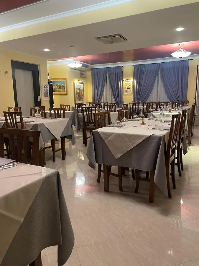 Hotel Il Cinghialetto Fonni 3*,